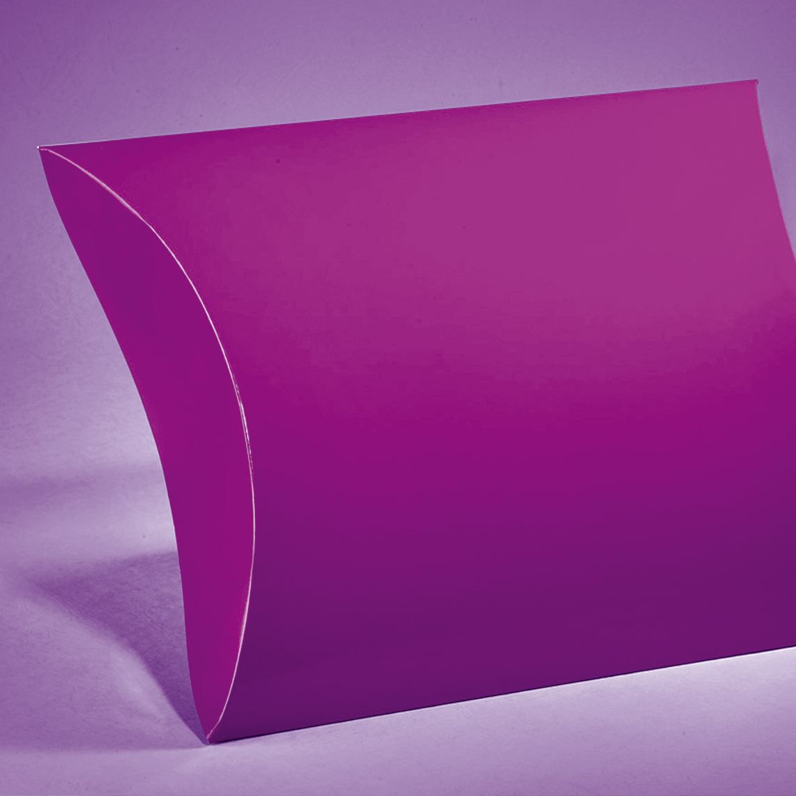 Geschenkkarton. Farbige Give-Away Box in Violett. Individuell bedruckbar