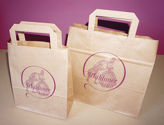 PapierTasche mit gefalteten Flachhenkeln für das Café Malader